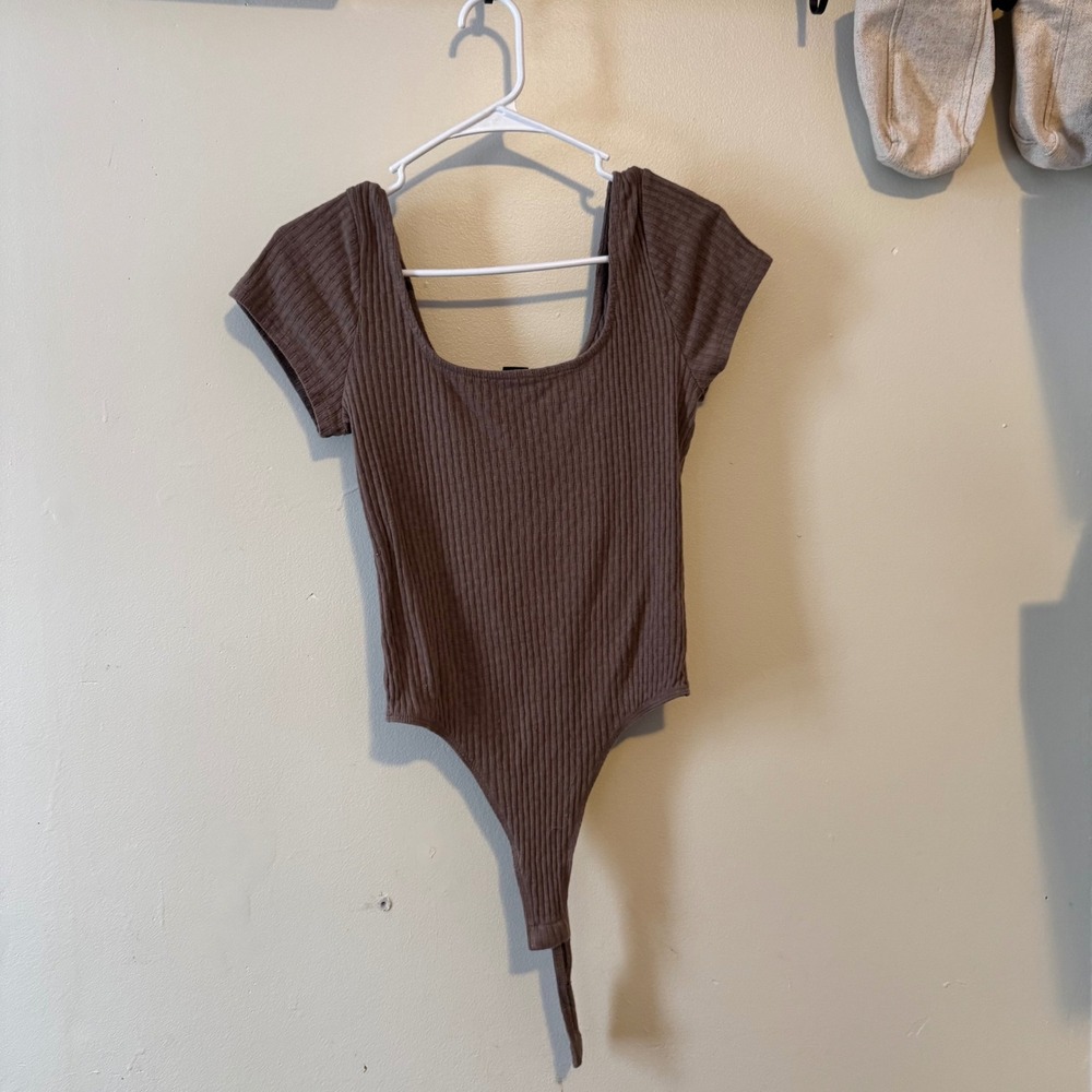 Women's Ribbed Square Neck Short Sleeve Thong Bodysuit Brown Size M Boho Indie